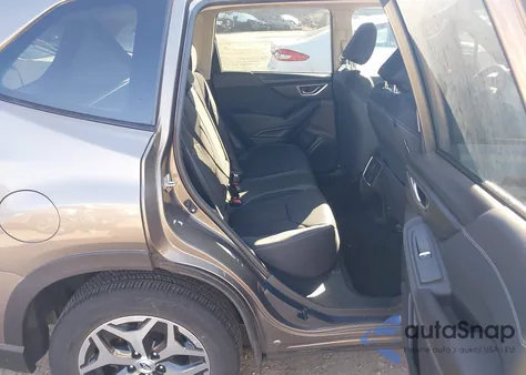 2019 Subaru Forester Premium z USA, uszkodzony, nr VIN JF2SKAEC7KH421697